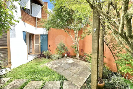 Sobrado à venda com 4 quartos, sendo 2 suítes, em Jardim Jussara, São Paulo, SP