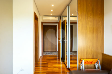 Casa à venda com 4 suítes no condomínio Vila Flora, São Paulo - SP