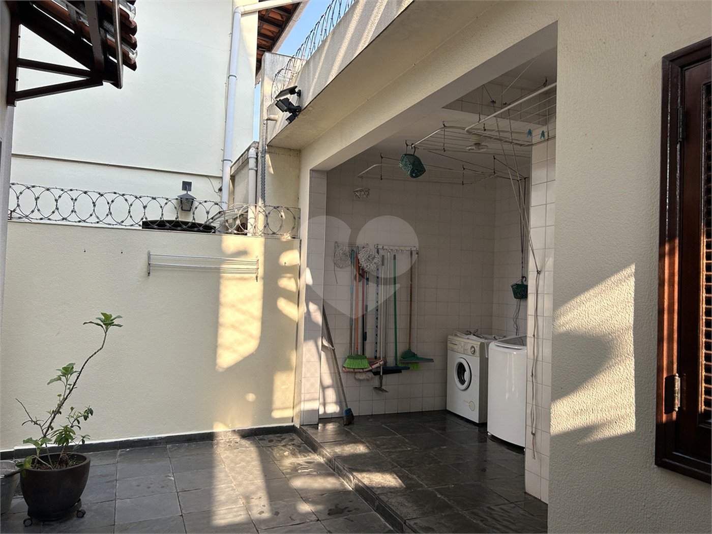 Sobrado à venda com 3 quartos, sendo 1 suíte,  em Jardim das Vertentes, São Paulo, SP
