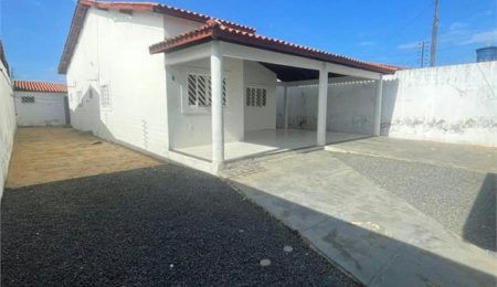 Casa para alugar com 3 quartos, sendo 1 suíte,  em Setor Industrial, Balsas, MA