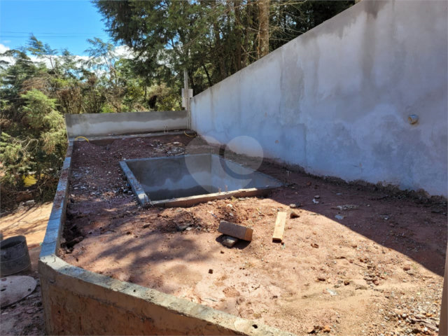 Casa à venda com 3 quartos, sendo 1 suíte,  no condomínio Vale dos Gansos, Mairiporã - SP