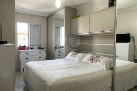 Sobrado à venda com 3 quartos em Vila Paulicéia, São Paulo, SP