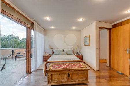 Casa à venda com 5 quartos, sendo 4 suítes, em Alto da Boa Vista, São Paulo, SP
