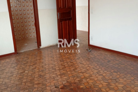 Casa à venda ou para alugar com 3 quartos, sendo 1 suíte,  no Centro, Angatuba, SP