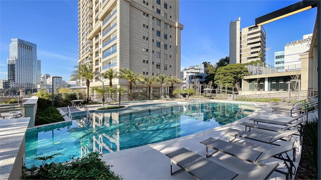 Apartamento à venda com 4 suítes em Real Parque, São Paulo, SP