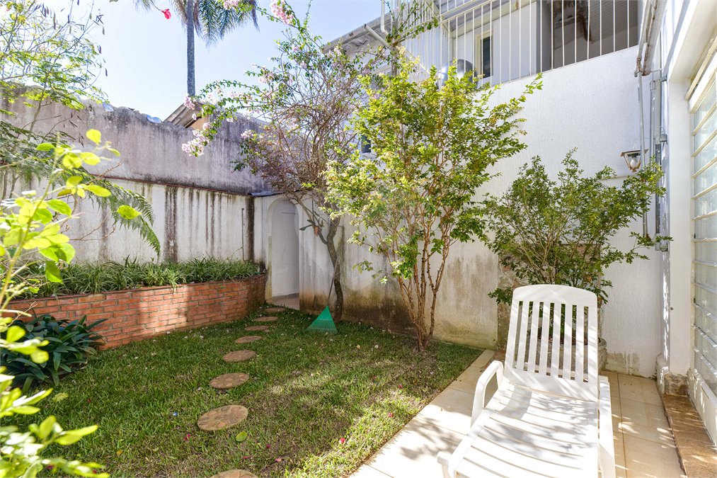 Casa de Vila à venda com 4 quartos, sendo 1 suíte, em Alto da Boa Vista, São Paulo, SP