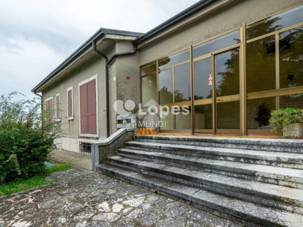 Casa multifamiliar à venda em Verona, Itália – 3 unidades e 12.000 m²