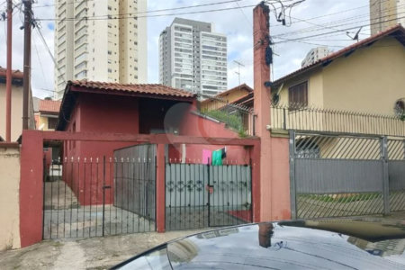 Sobrado à venda com 3 quartos, sendo 1 suíte,  em Vila Firmiano Pinto, São Paulo, SP