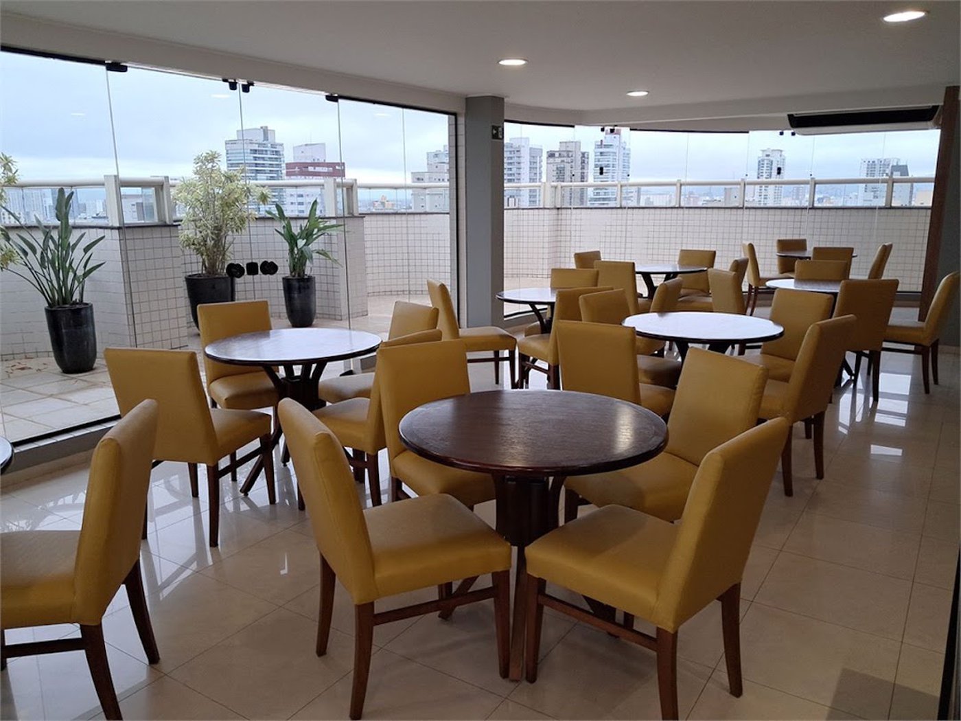 Apartamento Residencial à venda, Gonzaga, Santos - AP0761.