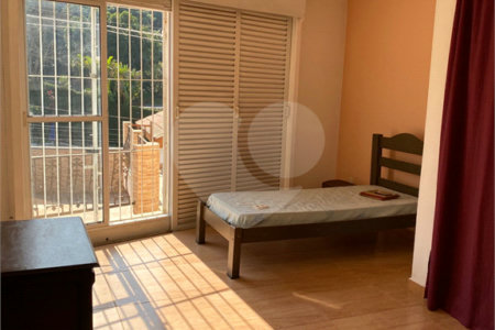 Sobrado à venda com 4 quartos, sendo 2 suítes, em Paraisópolis, São Paulo, SP