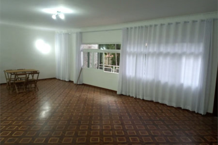Casa Térrea à venda ou para alugar com 3 quartos, sendo 1 suíte,  em Caxingui, São Paulo, SP