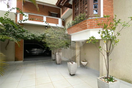Casa à venda com 3 quartos, sendo 1 suíte, em Santana, São Paulo, SP