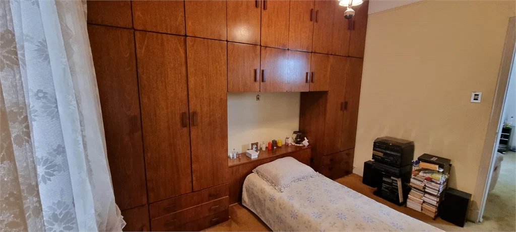 Sobrado à venda com 4 quartos, sendo 1 suíte, em Água Branca, São Paulo, SP
