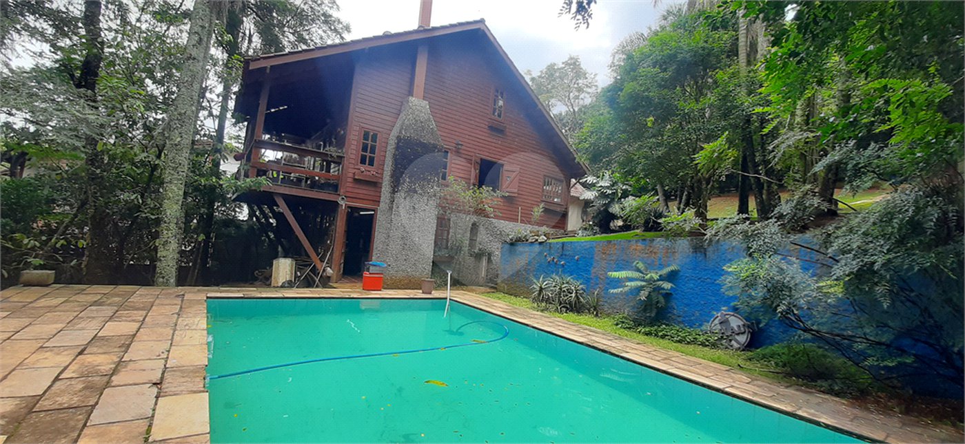 Casa à venda com 4 quartos, sendo 2 suítes, no condomínio Associação Reserva das Hortênsias, Mairiporã - SP