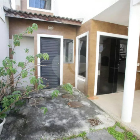 Casa à venda com 4 quartos, sendo 3 suítes, no condomínio Lícia de Alvarenga, Rio de Janeiro - RJ
