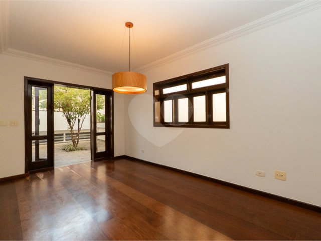 Casa de Vila à venda com 3 quartos, sendo 1 suíte,  em Planalto Paulista, São Paulo, SP