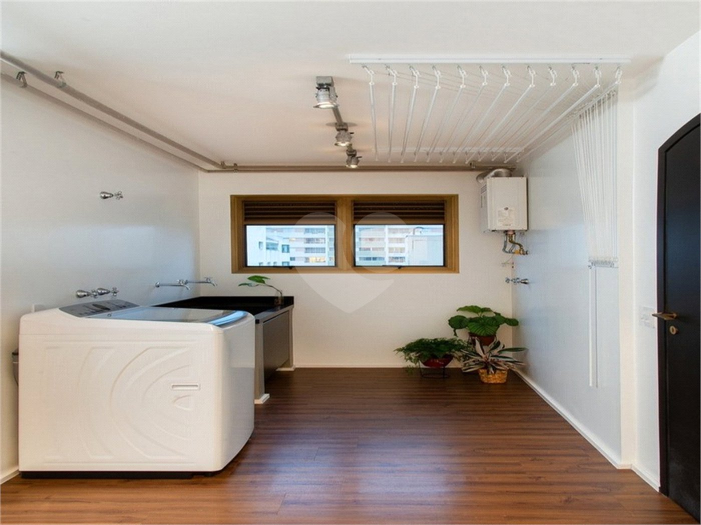 Apartamento à venda com 3 quartos, sendo 2 suítes,  em Campo Belo, São Paulo, SP