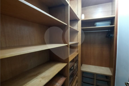 Sobrado à venda com 4 quartos, sendo 2 suítes, em Granja Julieta, São Paulo, SP