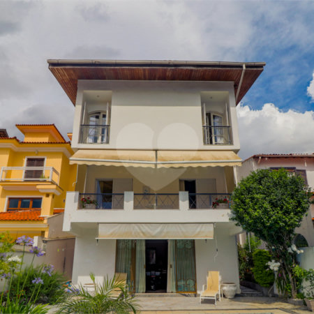 Casa à venda com 4 quartos, sendo 3 suítes, em Vila Sônia, São Paulo, SP
