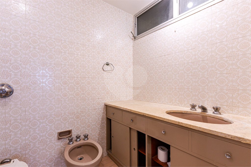 Apartamento à venda com 3 quartos, sendo 1 suíte, em Cerqueira César, São Paulo, SP