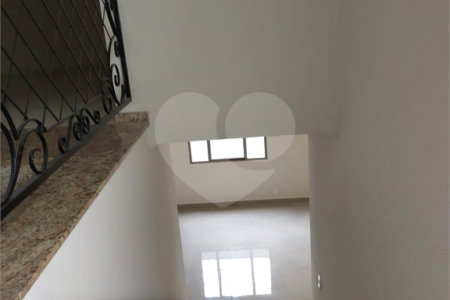 Sobrado à venda com 3 quartos, sendo 1 suíte,  em Jardim Regina, Indaiatuba, SP