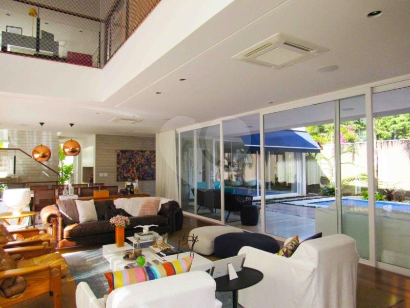 Casa à venda com 4 suítes no condomínio Bauhaus, São Paulo - SP