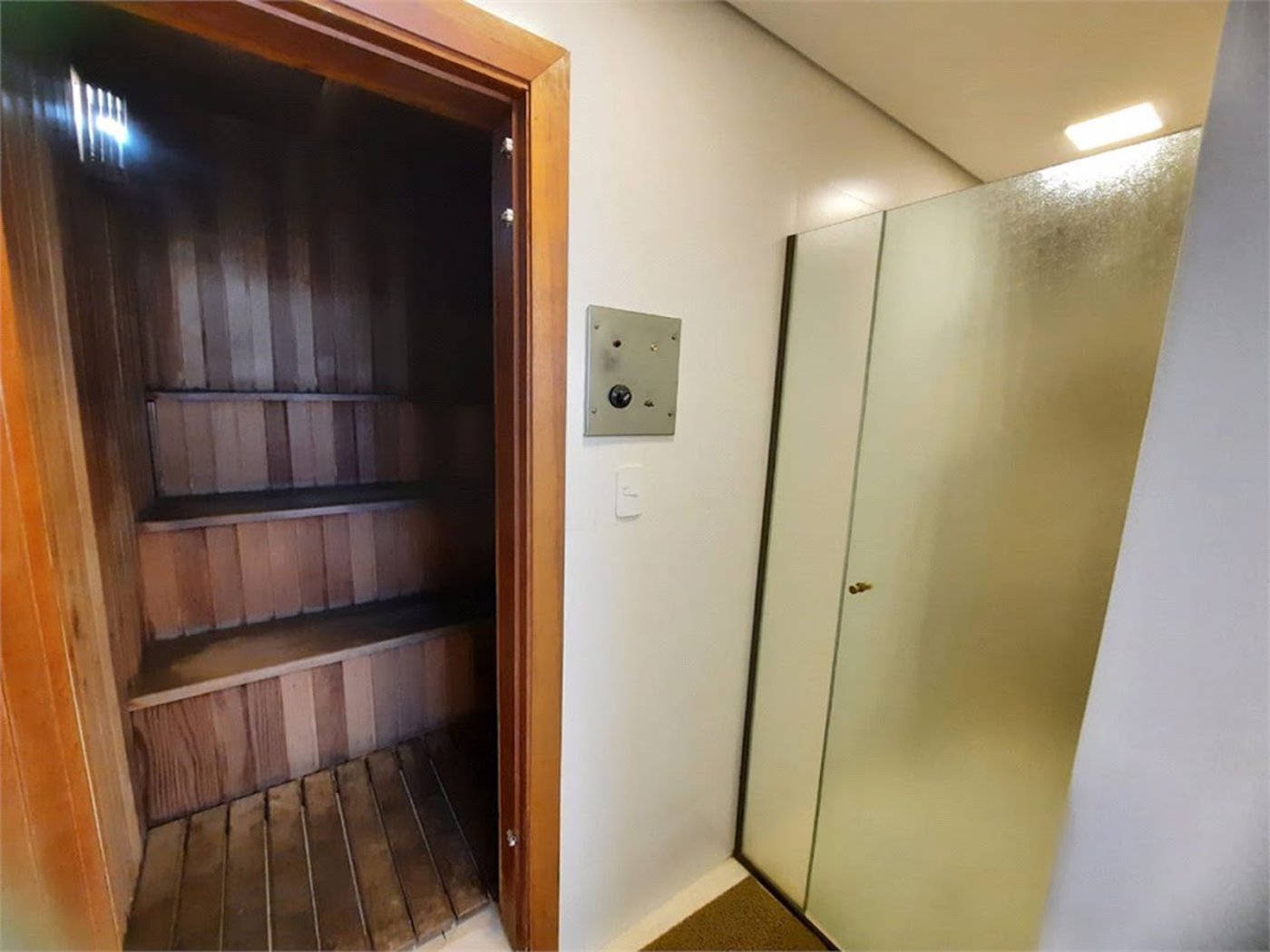 Apartamento Residencial à venda, Pitangueiras, Guarujá - AP0136.