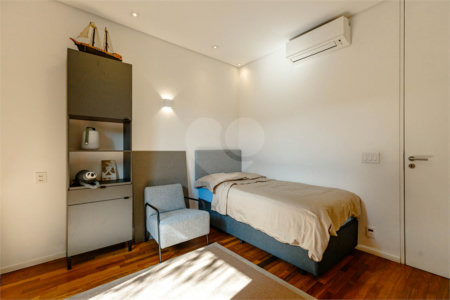Casa à venda com 6 quartos, sendo 2 suítes,  em Santo Amaro, São Paulo, SP