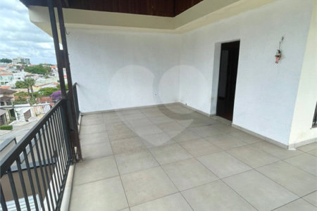 Sobrado à venda com 3 quartos, sendo 2 suítes,  em Vila Oliveira, Mogi das Cruzes, SP
