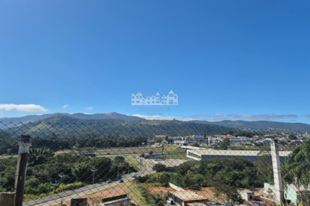 Chácara à venda ou locação no Jardim Estância Brasil – Atibaia/SP, com vista para a Pedra Grande