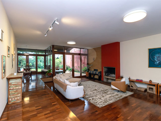 Casa Térrea à venda com 3 quartos, sendo 1 suíte,  em Alto da Boa Vista, São Paulo, SP