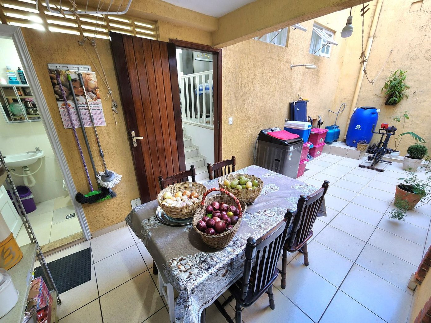 Casa próximo da praia com 3 dormitórios à venda, 128 m² por R$ 1.300.000 - Pompéia - Santos/SP