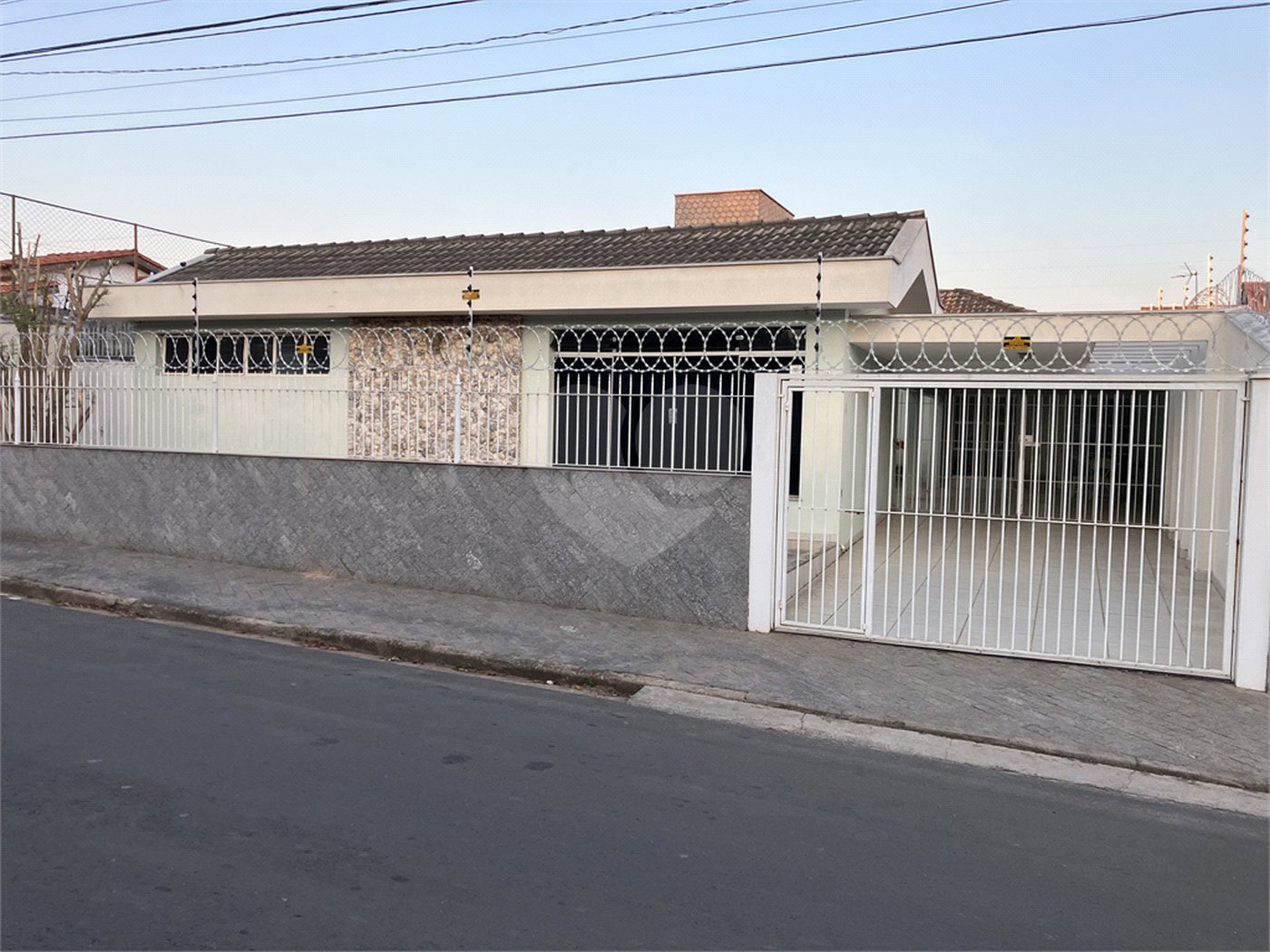 Casa Térrea à venda com 4 quartos, sendo 2 suítes, em Jardim Santa Rosália, Sorocaba, SP