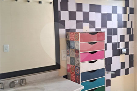 Apartamento à venda com 3 quartos, sendo 1 suíte,  em Vila Olímpia, São Paulo, SP