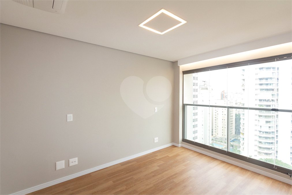 Apartamento à venda ou para alugar com 3 suítes em Moema, São Paulo, SP