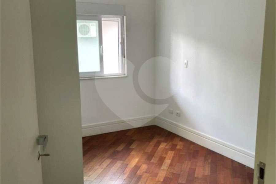 Casa à venda com 3 suítes no condomínio Quinta de Santo Antônio, São Paulo - SP
