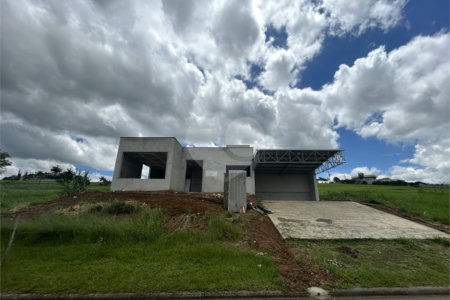 Casa à venda com 3 suítes no condomínio Residencial Jequitiba, Jacareí - SP