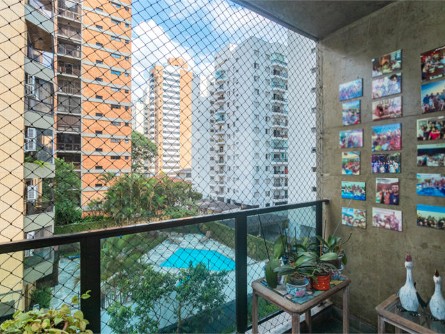 Apartamento à venda com 3 quartos, sendo 1 suíte,  em Moema, São Paulo, SP