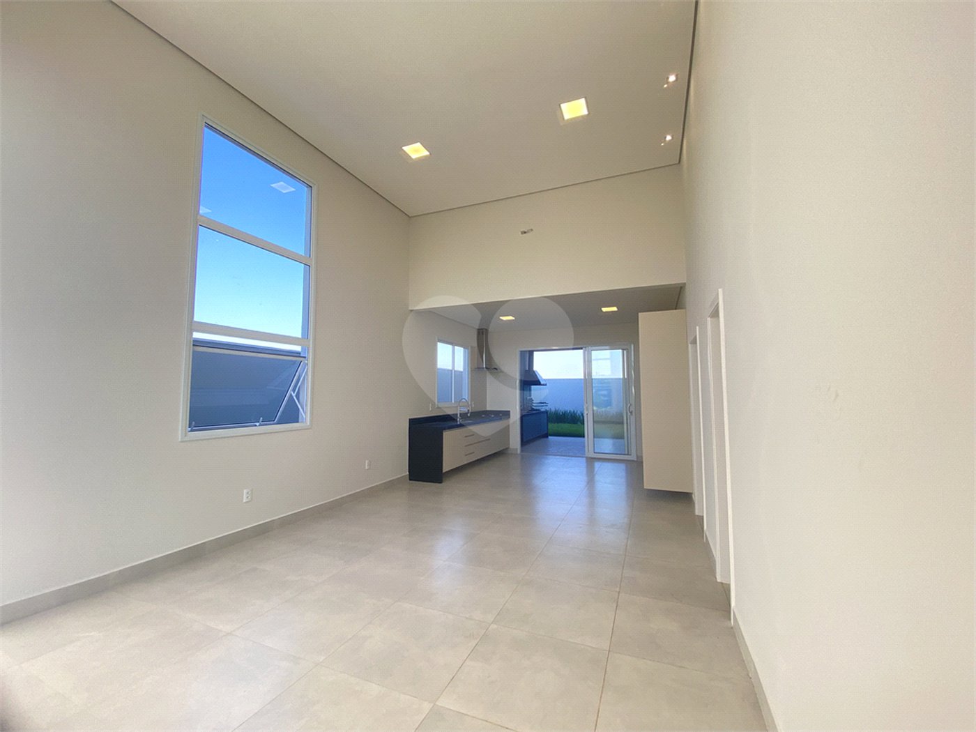 Casa à venda com 3 quartos, sendo 1 suíte, no condomínio Reserva Central Parque, Salto - SP