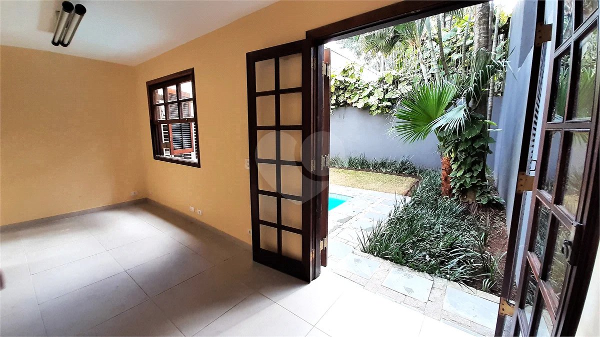 Sobrado à venda ou para alugar com 3 quartos, sendo 2 suítes, em Brooklin, São Paulo, SP