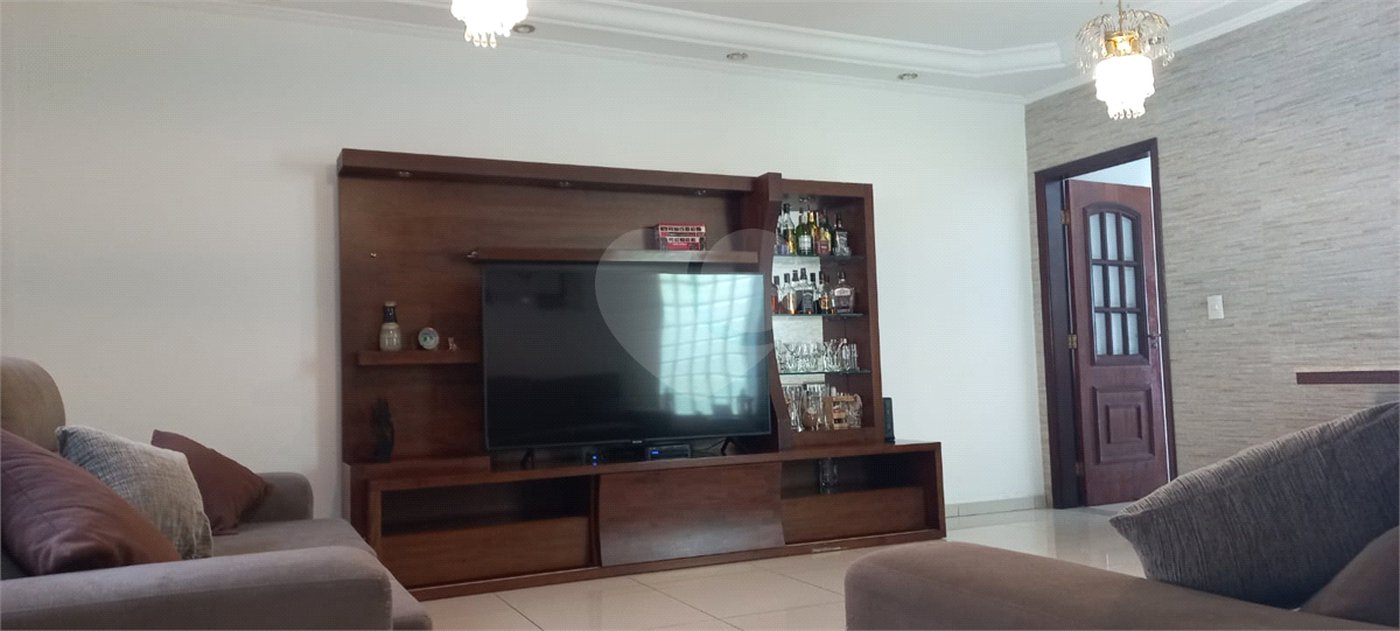Sobrado à venda com 3 quartos, sendo 1 suíte, em Vila Ema, São Paulo, SP