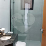 Casa à venda ou para alugar com 5 quartos, sendo 3 suítes, no condomínio Figueira Garden, Atibaia - SP