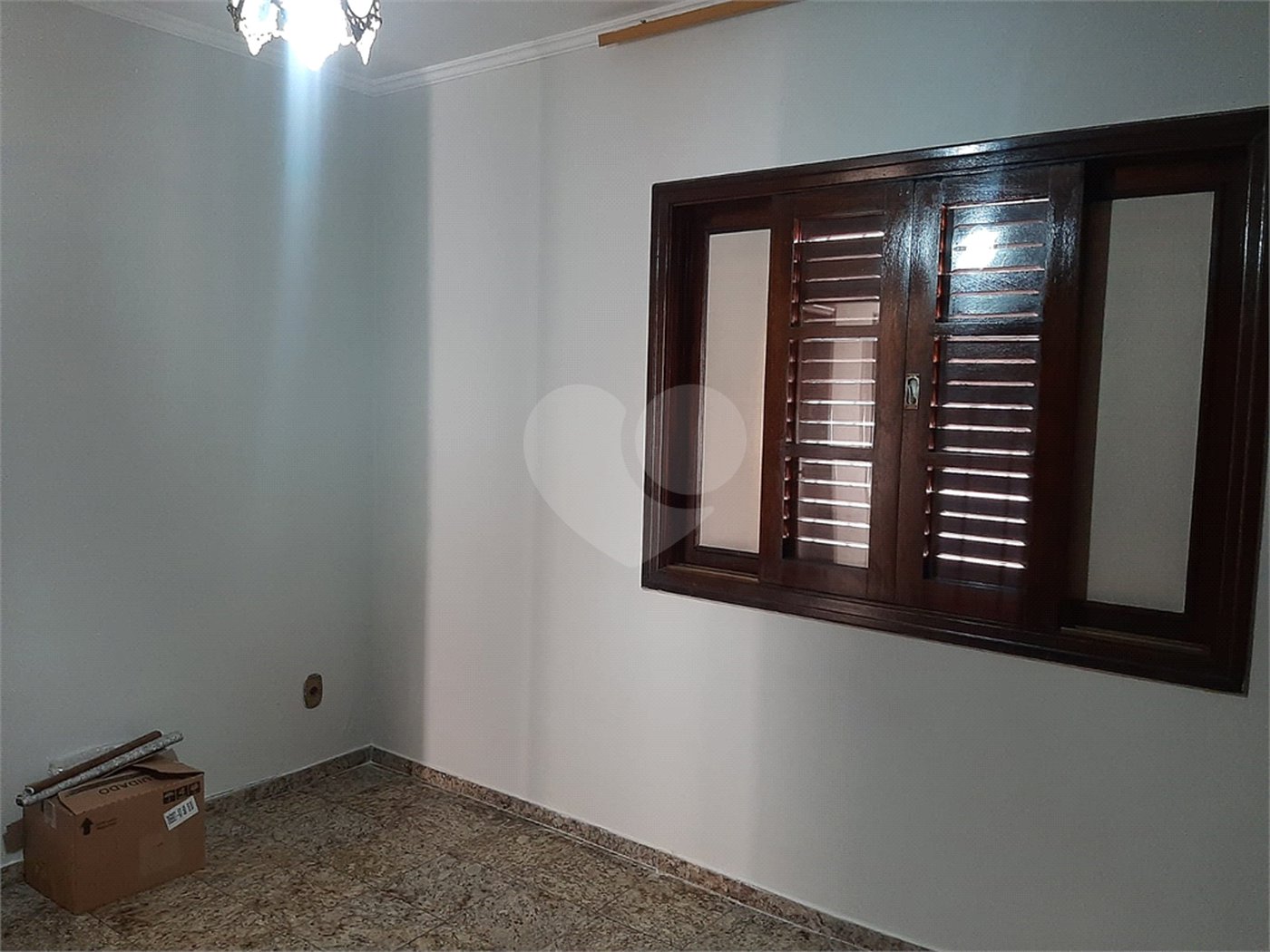 Casa à venda com 4 quartos, sendo 2 suítes, em Jardim Franca, São Paulo, SP