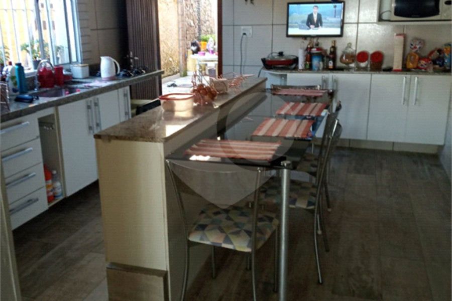 Sobrado à venda com 3 quartos, sendo 1 suíte,  em Tremembé, São Paulo, SP
