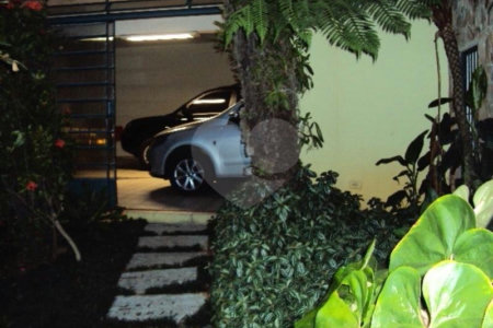 Sobrado à venda com 4 quartos, sendo 2 suítes, em Jardim Peri Peri, São Paulo, SP