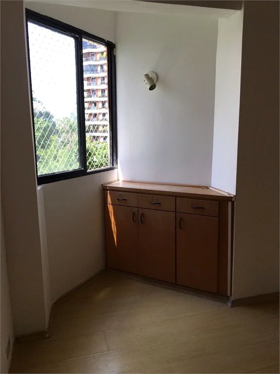 Apartamento à venda com 3 quartos, sendo 1 suíte, em Jardim Parque Morumbi, São Paulo, SP