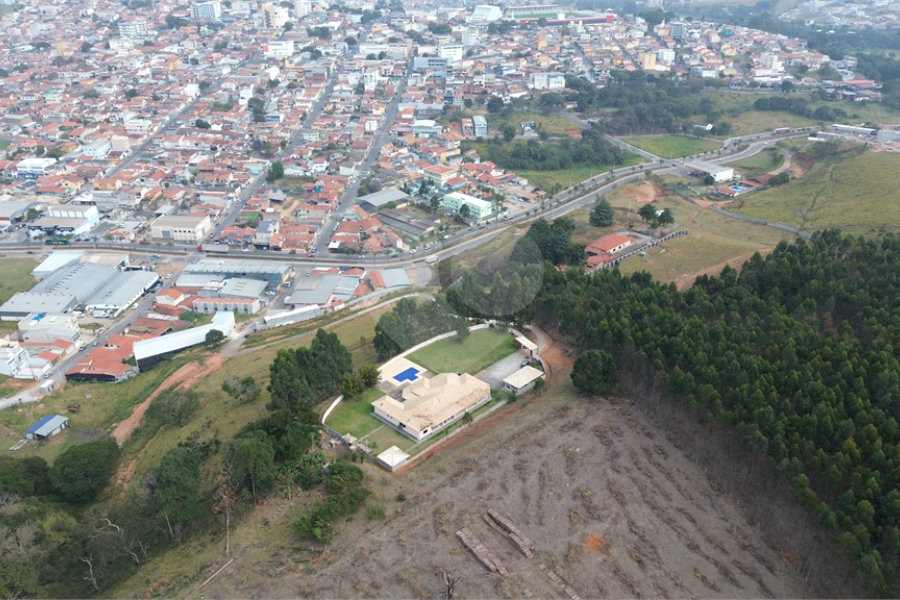 Casa à venda com 4 suítes no Centro, Extrema, MG
