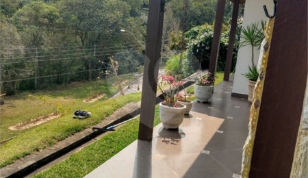 Casa à venda com 5 quartos, sendo 1 suíte,  no condomínio Canada Village, Mairiporã - SP