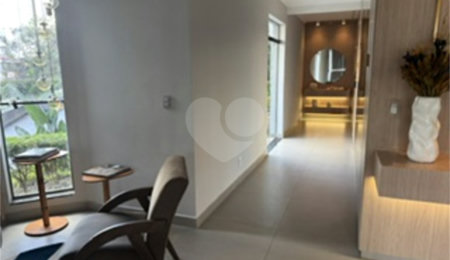 Apartamento à venda com 3 quartos, sendo 1 suíte,  em Jardim das Acácias, São Paulo, SP