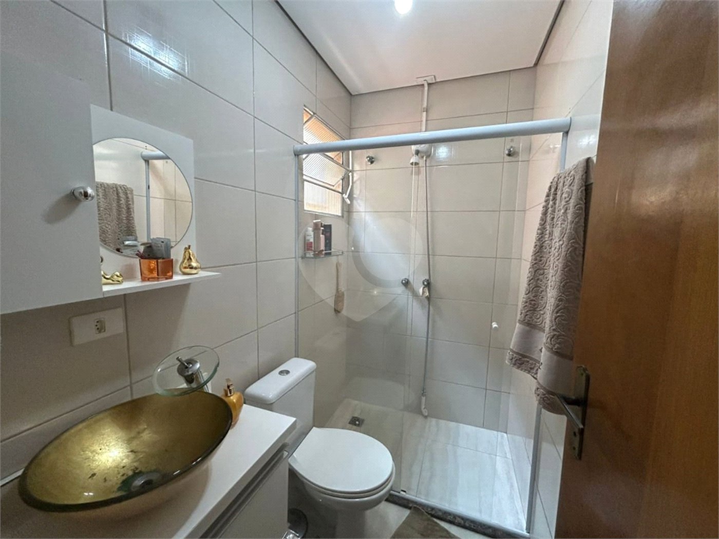 Sobrado à venda com 6 quartos, sendo 1 suíte,  em Vila do Encontro, São Paulo, SP